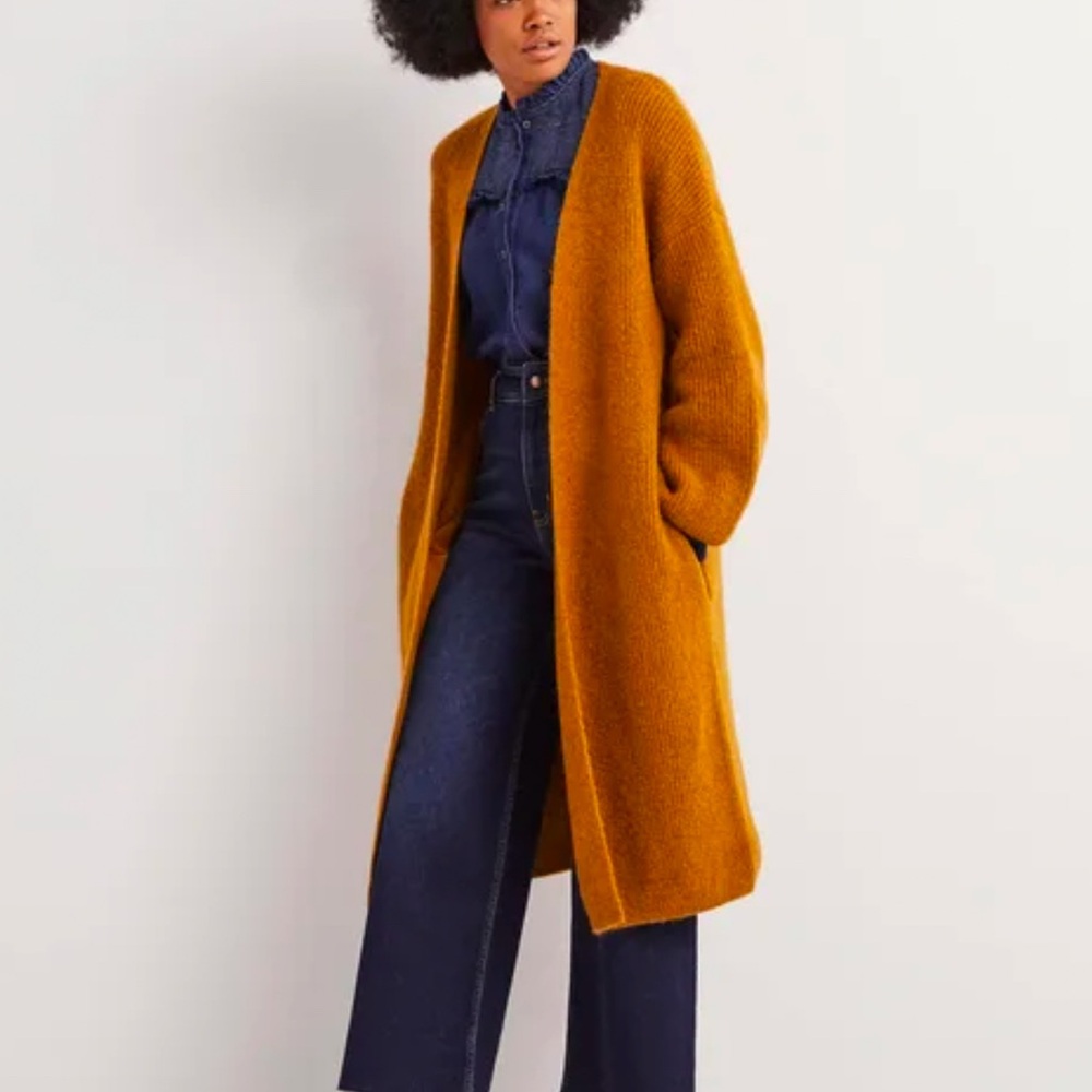 Boden Longline Fluffy Cardigan. Women’s size 20/22
Warm Orange w/navy detailing